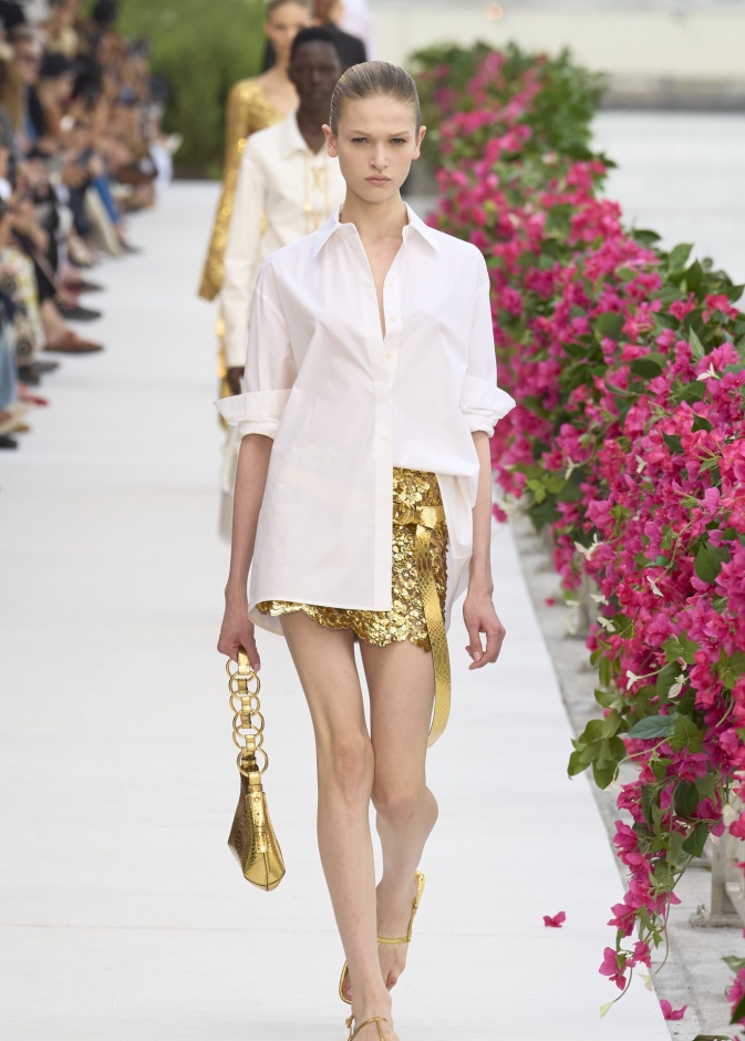 القميص الاوفر سايز كل ما تحتاجينه في خزانتك لتكوني مواكبة للموضة 