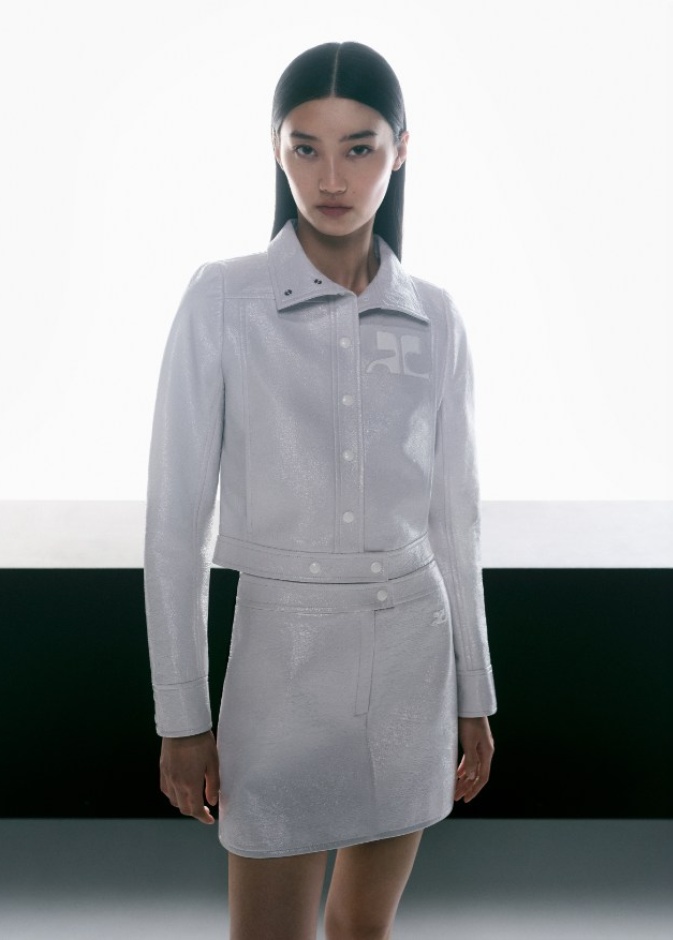 مجموعة Courrèges X Mytheresa... تجمع بين تراث الدار وإمرأة Courrèges العصريّة