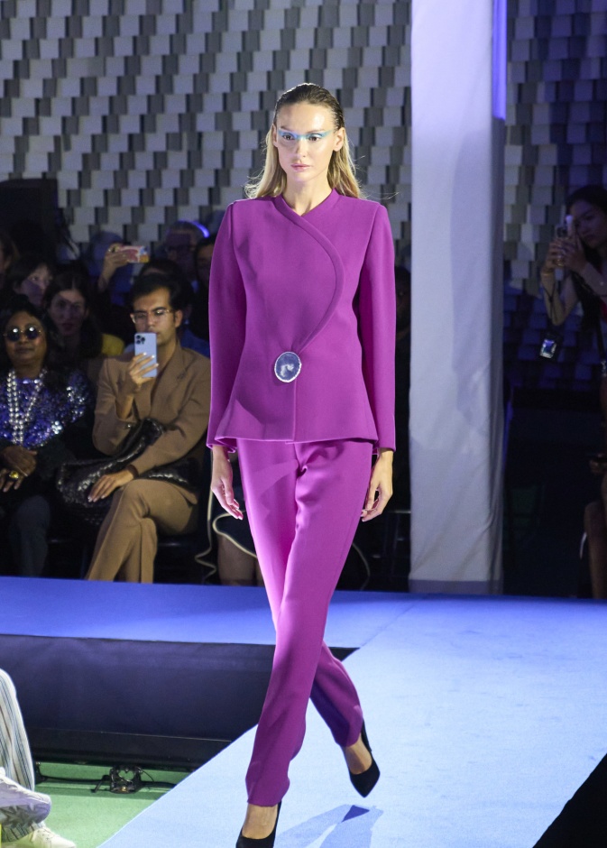 موضة البناطيل الملونة في عيد الفطر 2024