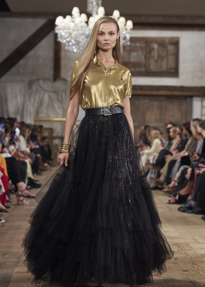 ادمجي لوني الأسود والذهبي بتصاميم أنيقة ومواكبة للموضة