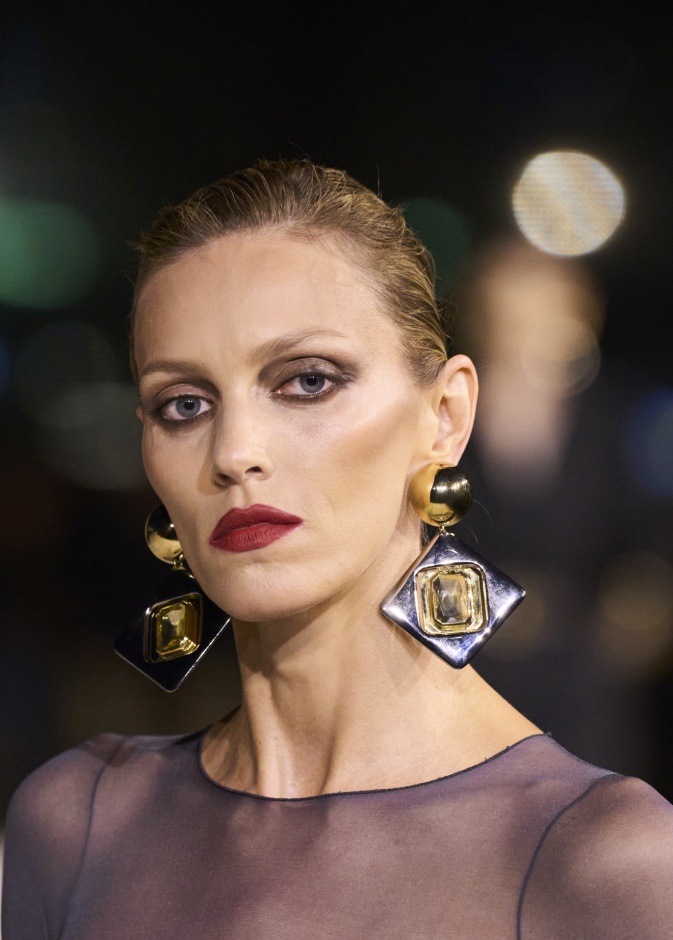 الأقراط هي الاكسسوار الأقدم في التاريخ والأكثر عصرية في ربيع 2024