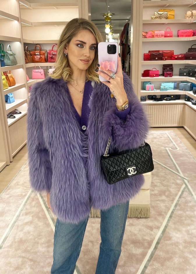 أبرز 10 قطع أساسية لا غنى عنها يجب أن تكون متوفرة في خزانة كل سيدة