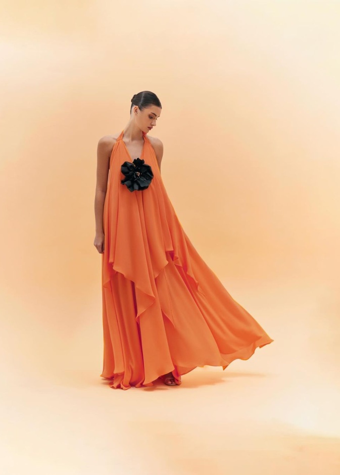 خاص لـ"هي": هدى بامعروف تحتفل بألوان الورود النادرة في مجموعة ربيع وصيف 2024