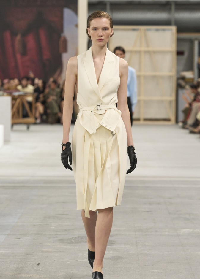 الجيليه المُكمّل الأكثر أناقة في الموضة منذ القرون الوسطى إلى اليوم