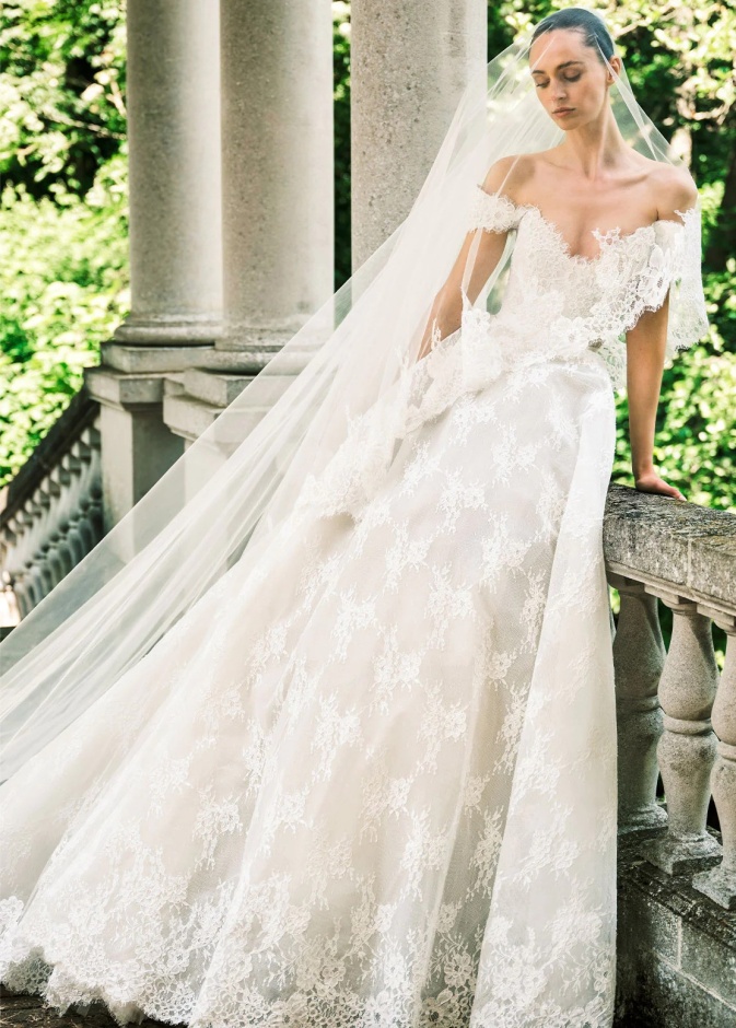 ربيع  ندي وعروس أبدية في فساتين زفاف إيلي صعب لعام 2025