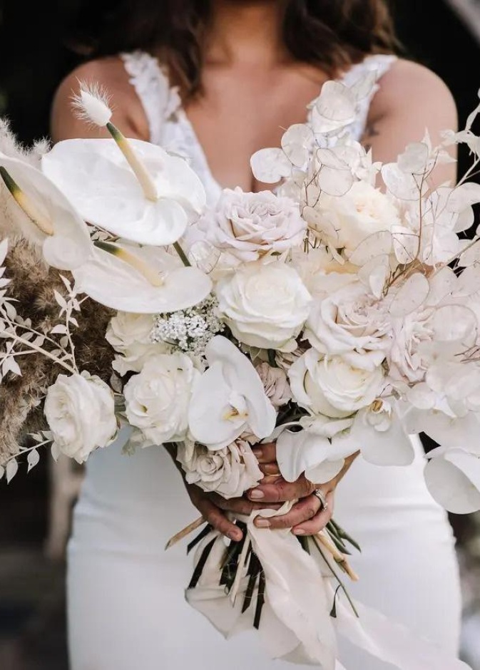 أفكار رائعة وراقية لباقات زفاف العرائس المعدة من الورود