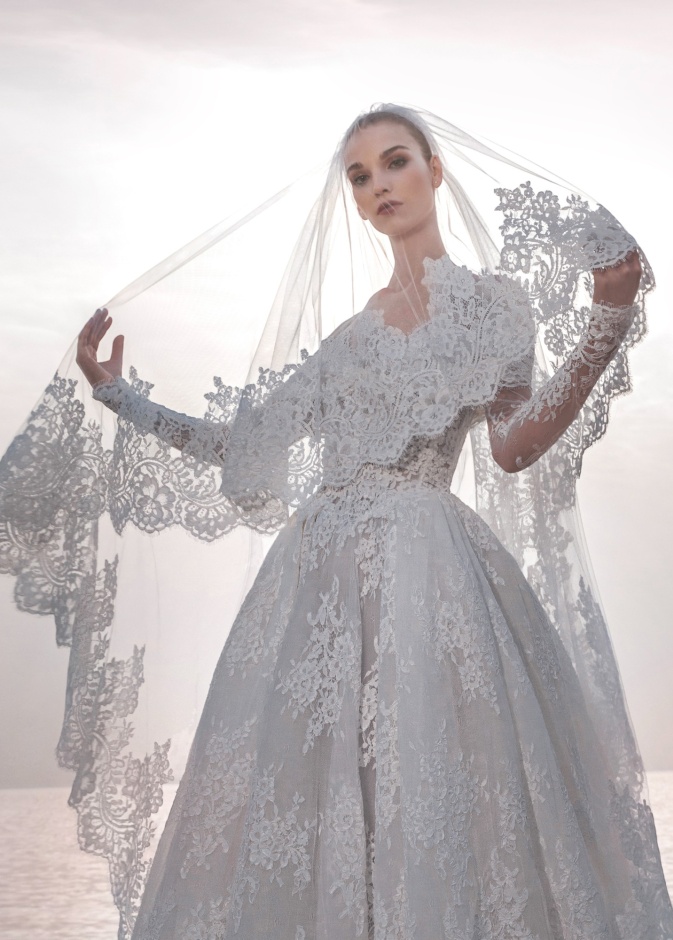 طرحات ساحرة للعروس من أبرز مجموعات فساتين زفاف ربيع 2025