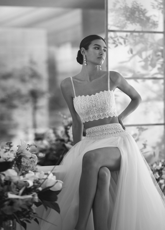 حيل ونصائح للعروس للاستفادة من فستان زفاف والدتها في موضة مستدامة