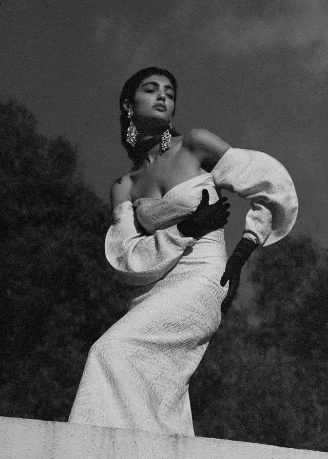  ساندرا منصور تروي لـ هي"  قصة العروس الخاصة من خلالفساتين الزفاف