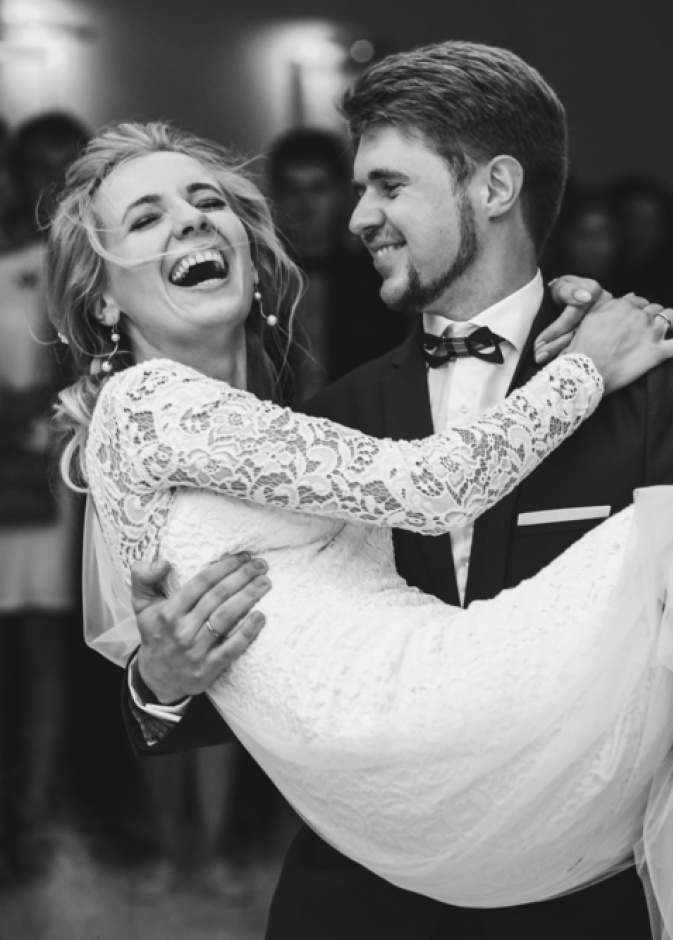 تعرفي على أهم واجبات العريس في احتفالات الزفاف