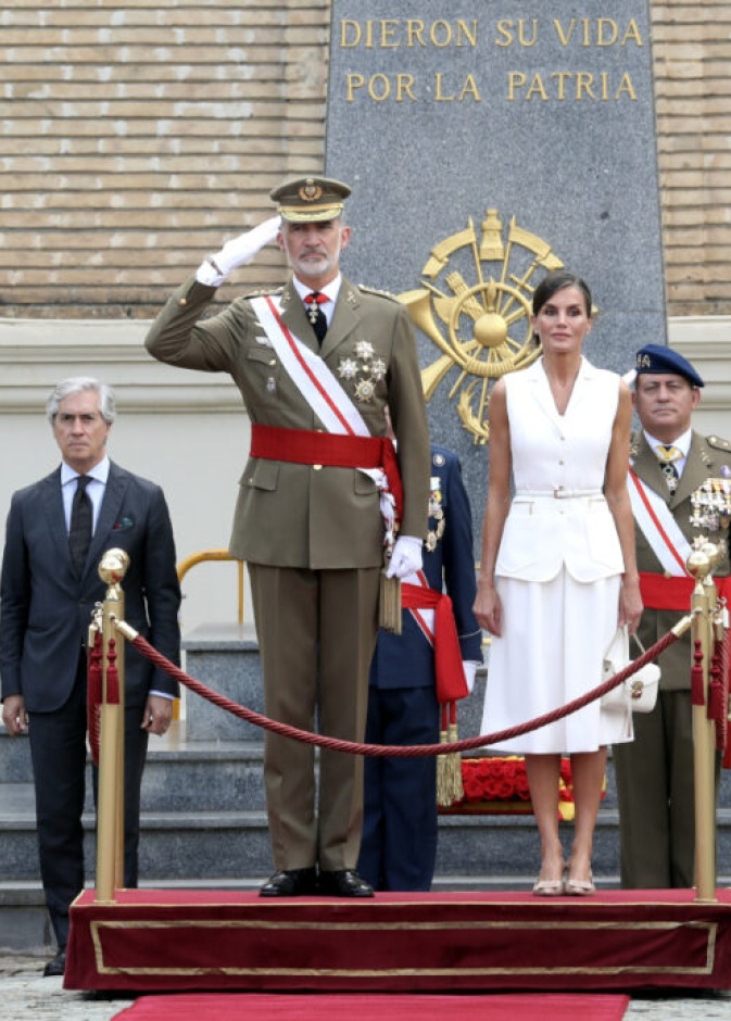 الملك فيليبي والملكة ليتيزيا يدفعان بالأميرة ليونور لحضور الاحتفالات العسكرية