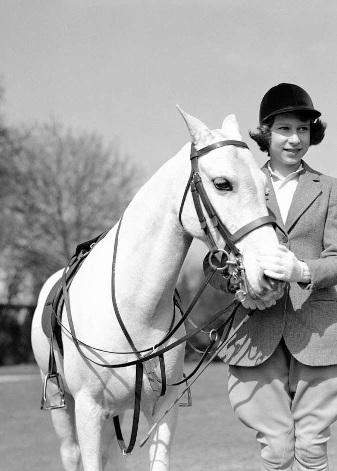 الملكة إليزابيث الثانية معروفة بحبها لسباق الخيل