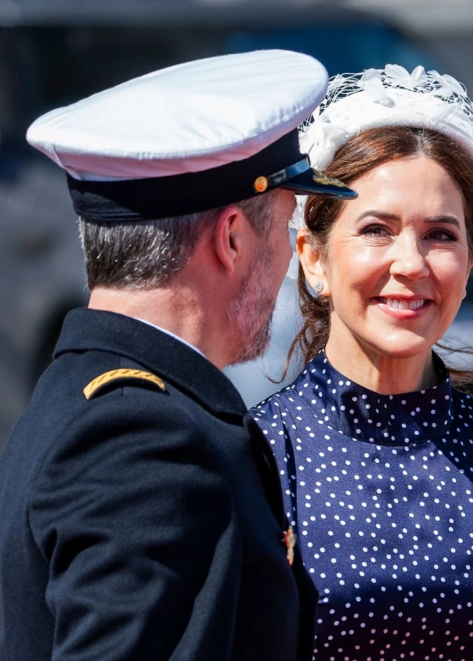 الملكة ماري تتألق بمظهر ملكي وتسريحة جديدة