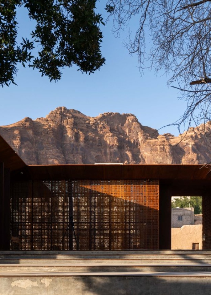 جولة حول أبرز 5 معارض فنية متنوعة في العلا 