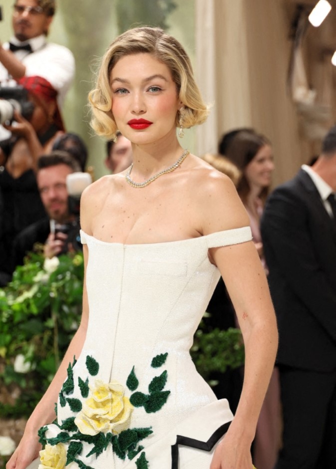  تصاميم مجوهرات النجمات برّاقة في شهد حفل Met Gala 2024 ستدخل التاريخ 