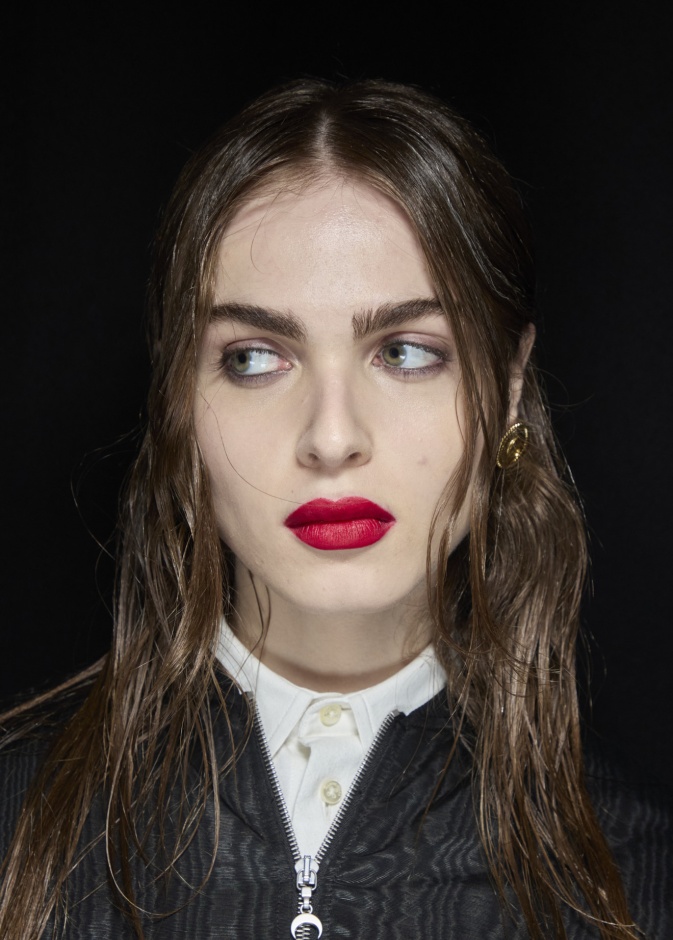 إليك طرق تجميلية فعّالة ومجرّبة لتقليل تساقط الشعر وتكثيفه