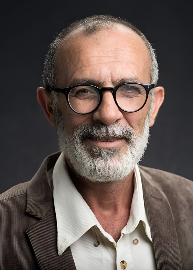 الفنان الفلسطيني العالمي كامل الباشا