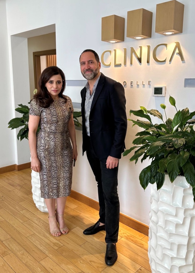 محررة الجمال سڤانا البدري مع د. محمد شلبي أخصائي الجراحة والترميم في كلينيكا جويل 