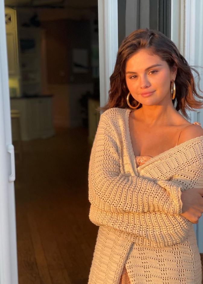 يعانون بصمتٍ إنما بإرادة قوية.. مشاهير مصابون بمرض الذئبة الحمراء