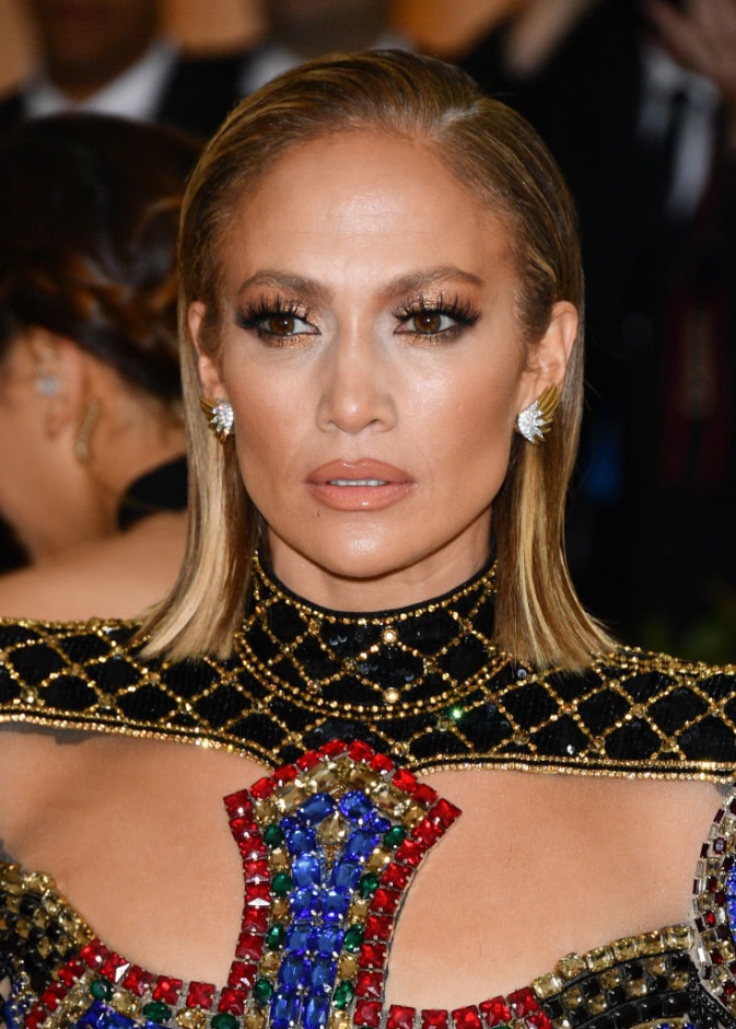 اطلالة Jennifer Lopez الجمالية عام 2018 في حفل Met Gala