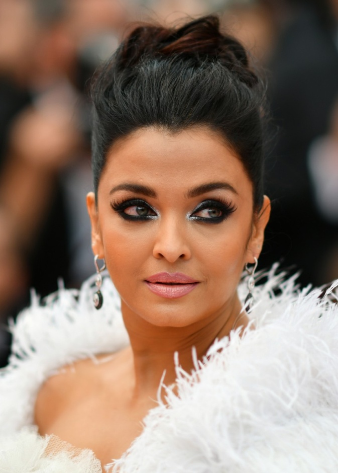 صيحة الظلال السموكي بأسلوب Aishwarya Rai عام 2019
