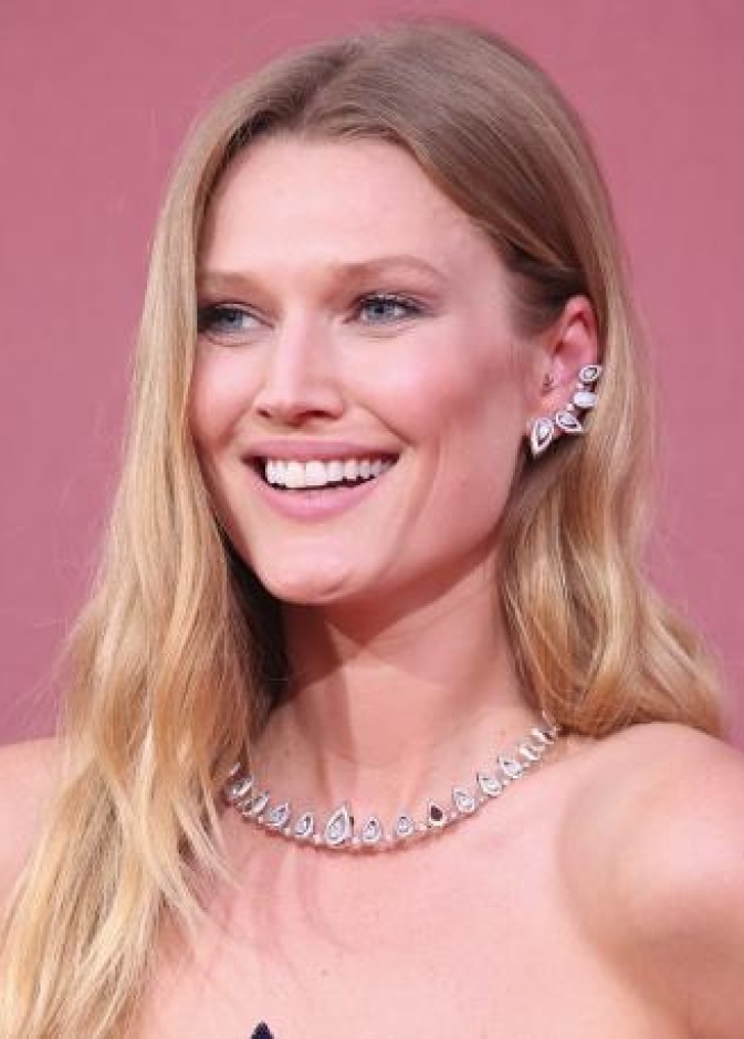 Toni Garrn