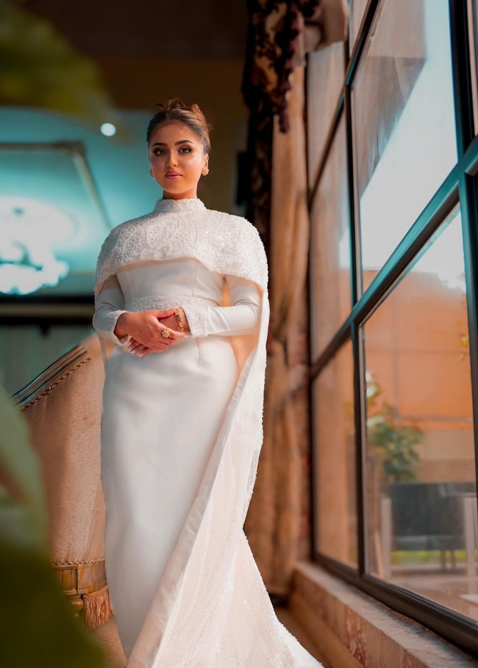 اطلالات حلا الترك بالفساتين بين الإطلالات النهارية والمسائية