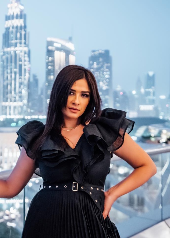 ياسمين عبد العزيز 