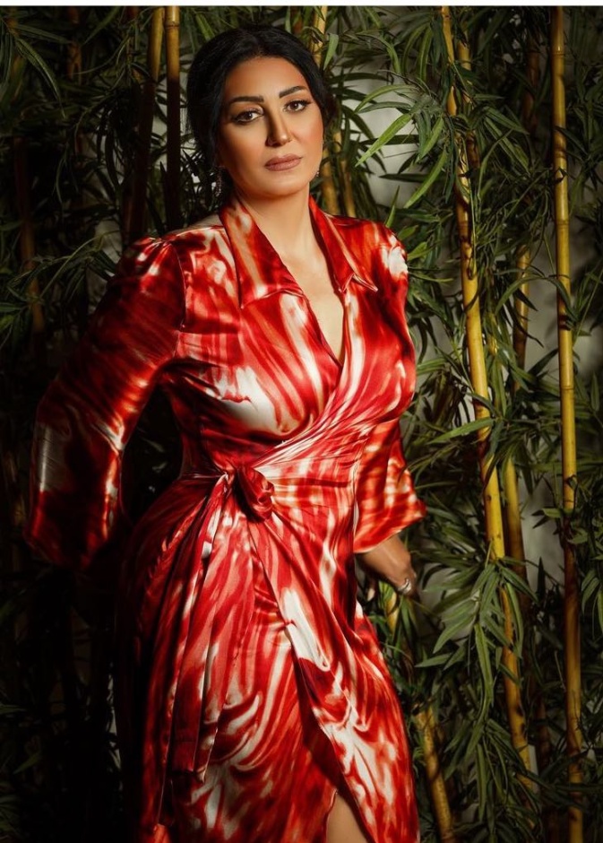 النجمة المصرية وفاء عامر