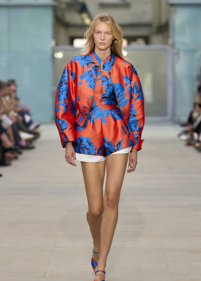 الجمبسوت الشورت قطعة أساسية في صيف 2024