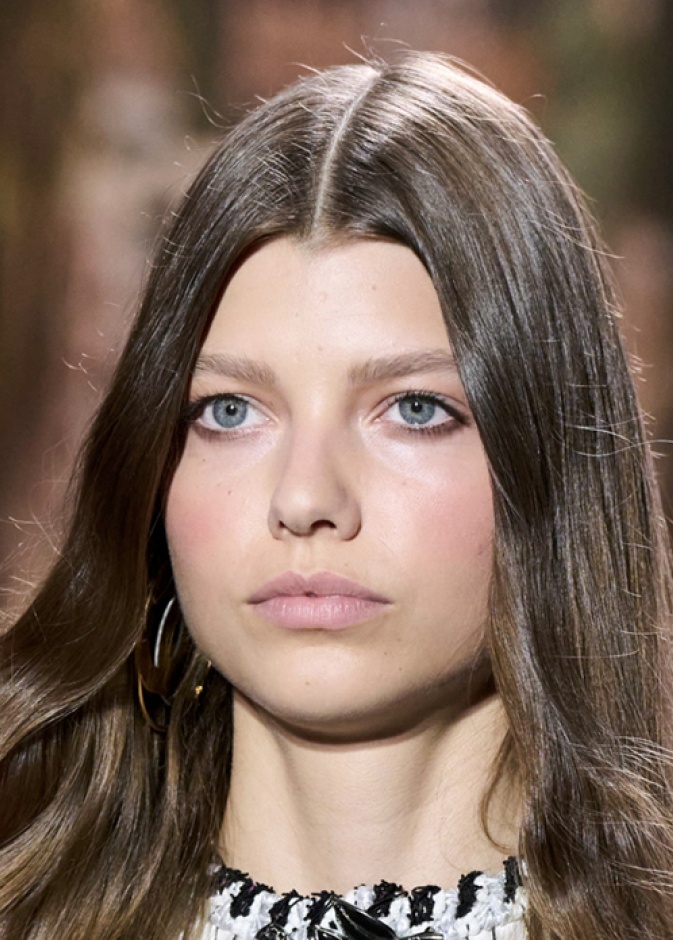 إرفعي مستوى روتين العناية بالشعر الخاص بك عبر هذه الممارسات المستدامة