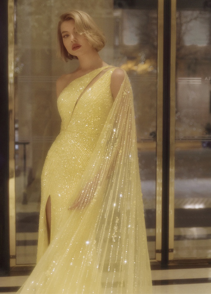 يُجسد مصممون عرب العوالم المتناقضة في مجموعات أزياء متفردة