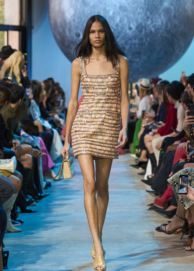 موديلات فساتين قصيرة لمناسبات صيف 2024