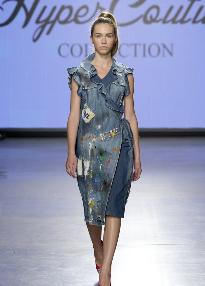 فساتين الجينز تمنحك الشياكة المتجددة هذا الموسم