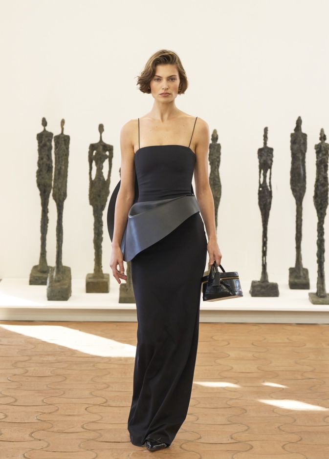 أكثر من تصميم لفستان ناعم طويل ترضي ذوقك