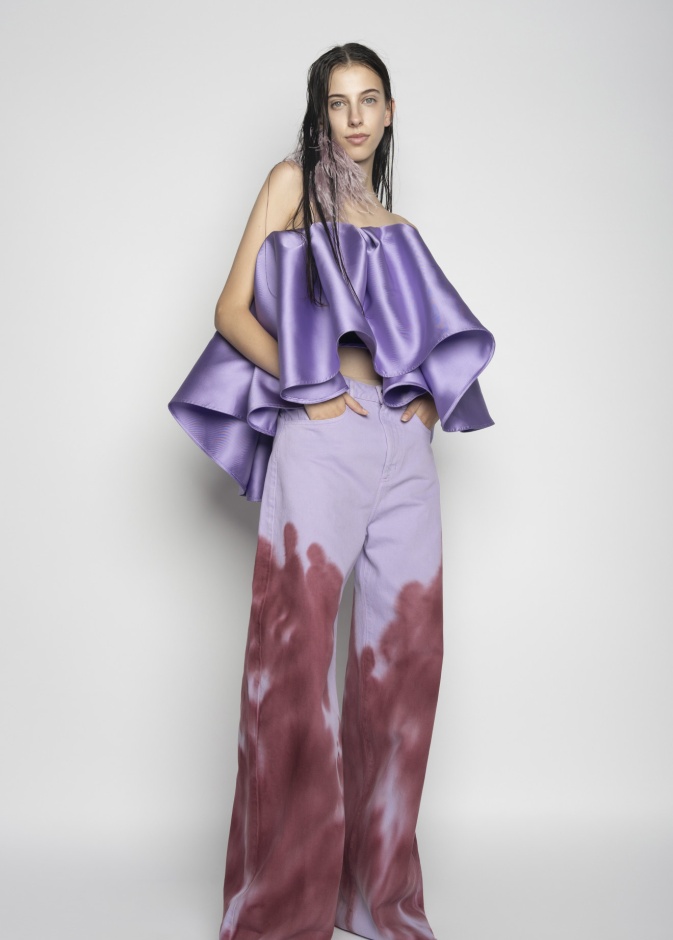 موضة البناطيل البنفسجية صيحات لن نملّ من إعتمادها في الصيف