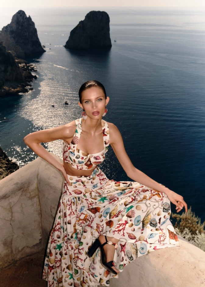 نسّقي إطلالاتك الصيفية مع ابنتك من وحي جمال "كابري" وتصاميم Dolce&Gabbana