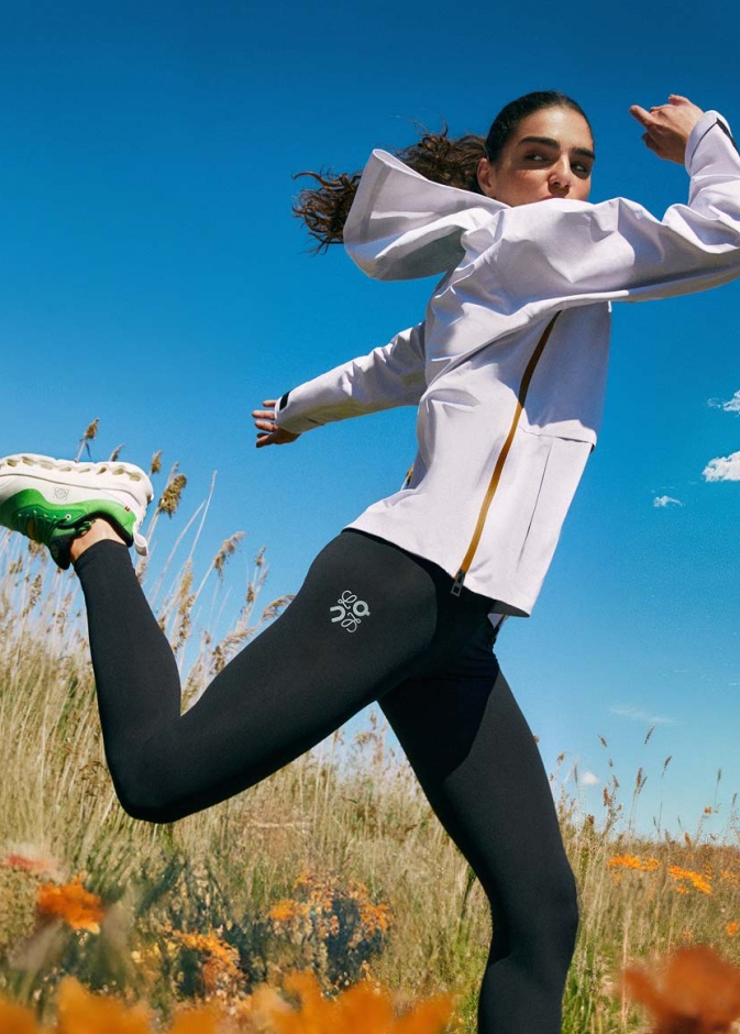 لإطلالات مليئة بالنشاط والحيوية نسّقي أزياءك مع تصاميم أحذية مبتكرة