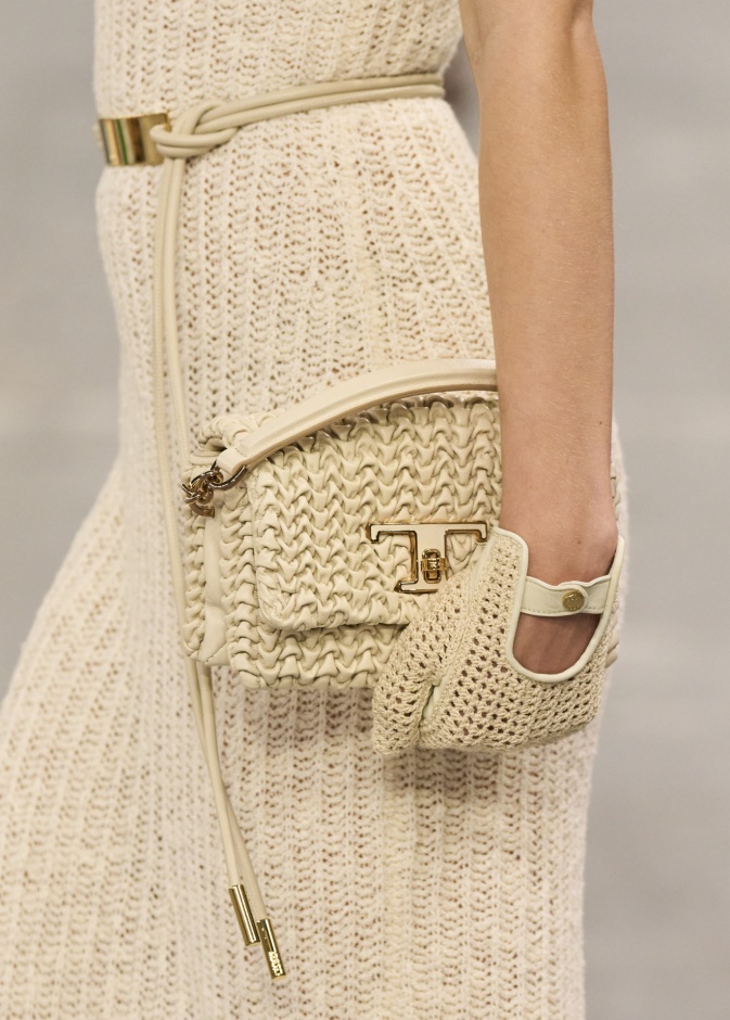 حقائب الكروشيه المتجددة أكسسوارات أساسية في الصيف