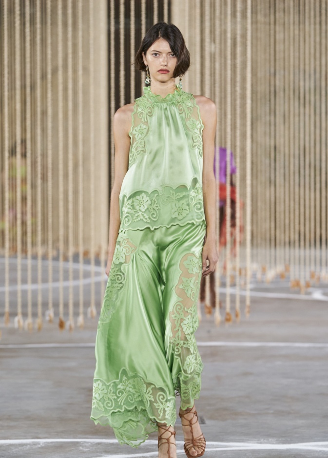 البنطلون الأخضر أجدد صيحات الموضة التي لا تزول