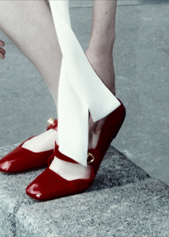 تصميم جديد لافت من Valentino