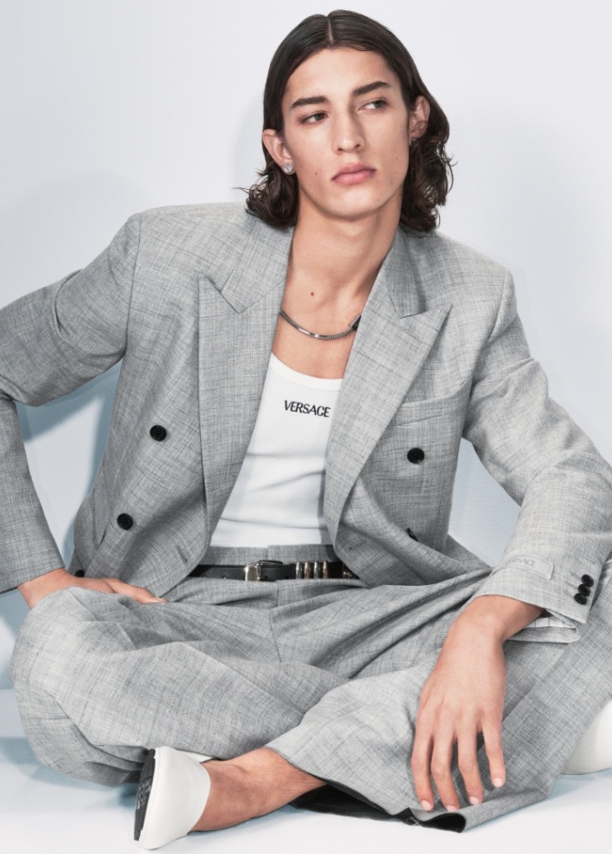 مجموعة Versace الجديدة لصيف ٢٠٢٤