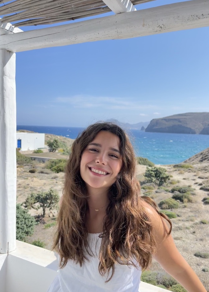 لارا العمري 