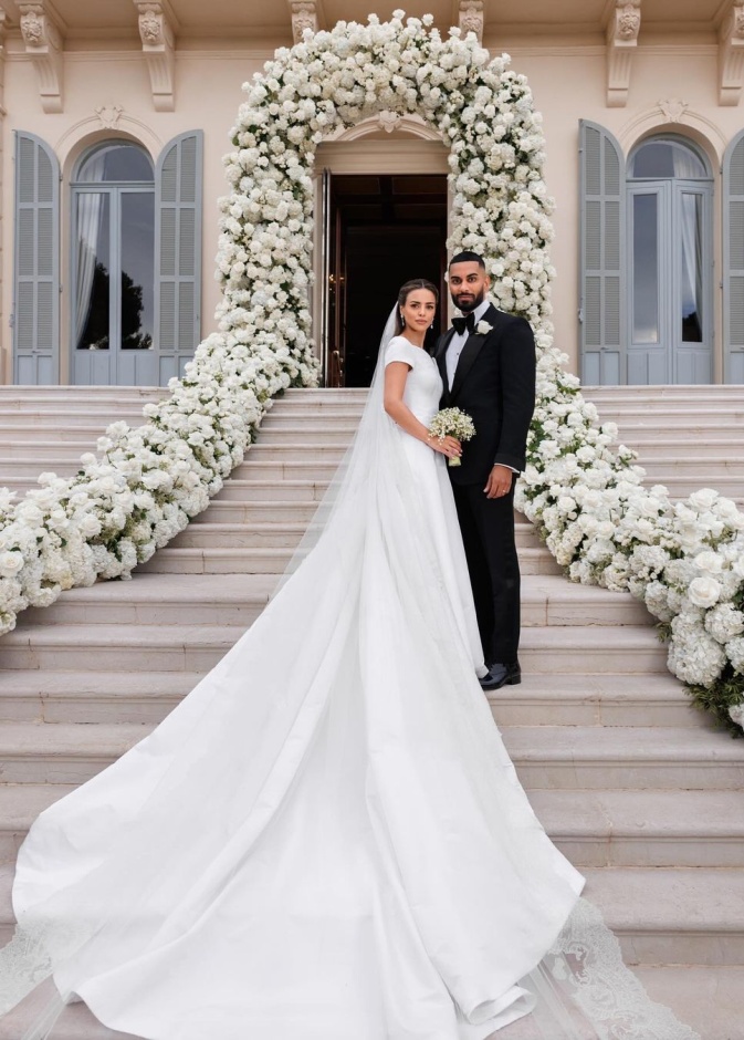 6 فساتين زفاف أيقونيةخالدة صممها دار Dior لنجمات وأميرات من العالم!