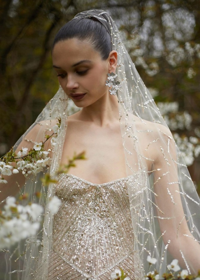 صيحات طرحة عروس 2024 ... طغيانالطابع الرومانسي والتصاميم الطويلة المطرزة