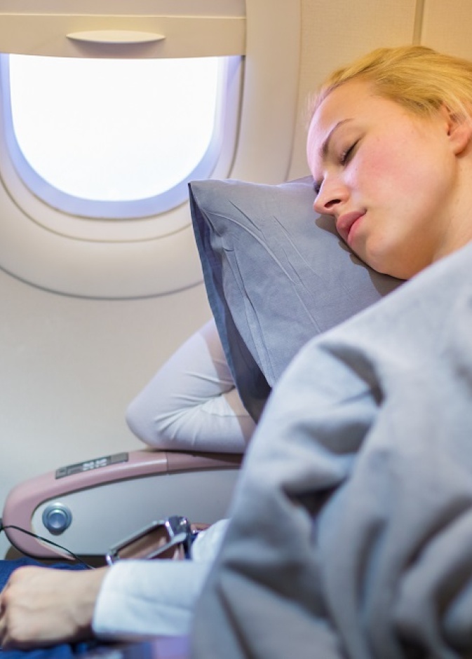 هل تريدين نومًا أفضل أثناء السفر؟ 5 نصائح أساسية تقدّمها عبر "هي" خبيرة رائدة في تجارب السفر الاستثنائية 