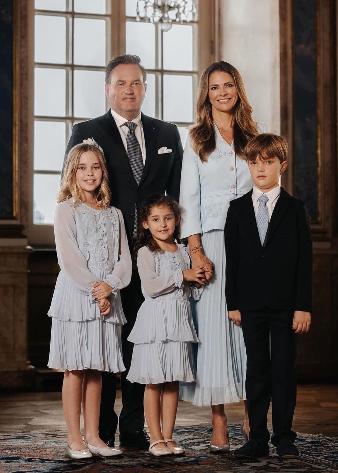 صورة عائلية للأميرة مادلين