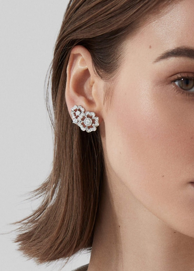 أقراط أذن مرصّعة بالألماس من غرارد Garrard