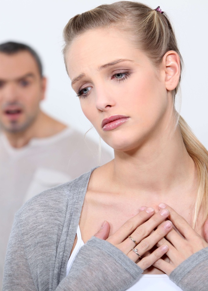 العبارات الجارحة تؤذي مشاعر الزوجة وعلى الزوج الحذر من القاء هذه العبارات على مسامع زوجته