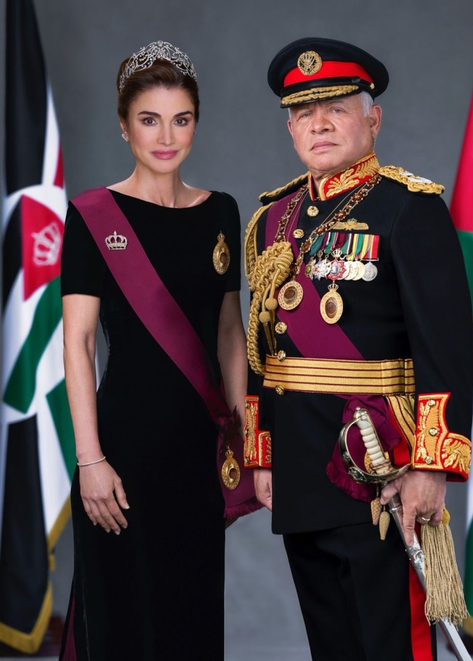 أفخم تيجان الملكة رانيا بمناسبة عيد الجلوس واليوبيل الفضي للملك عبد الله الثاني 